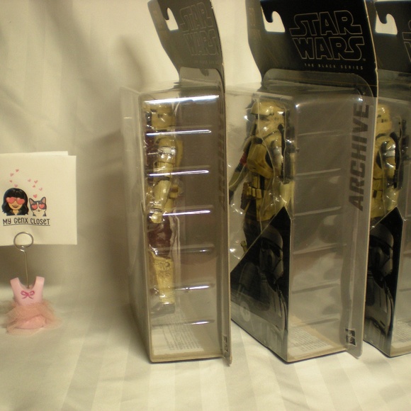 Star Wars Black Series – 50th Anniversary Lucasfilm Shoretrooper (2021)-Three - Picture 2 of 5